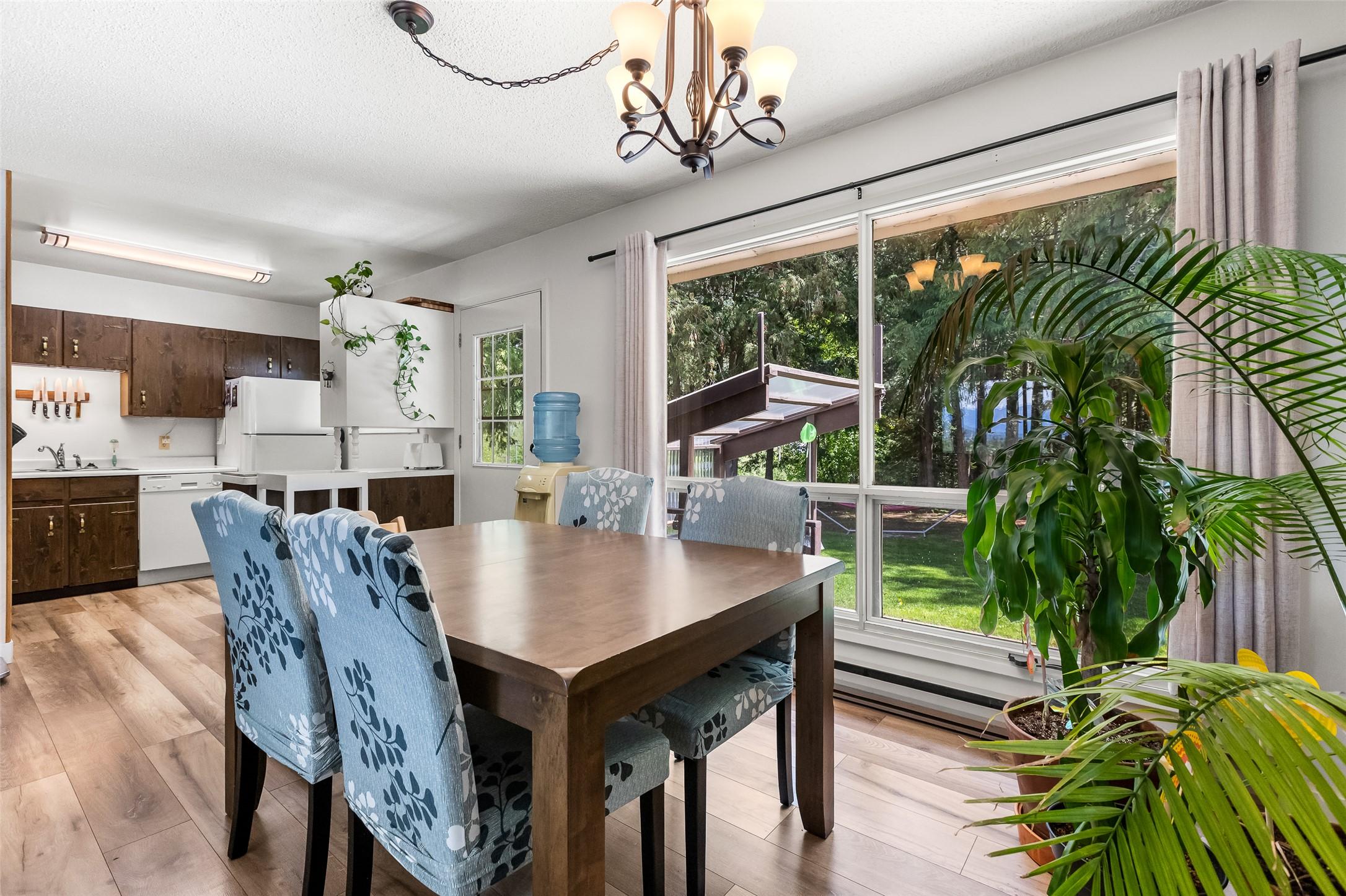 3988 Samuelson Road, Canyon, BC - Indoor Photo Showing Other Room