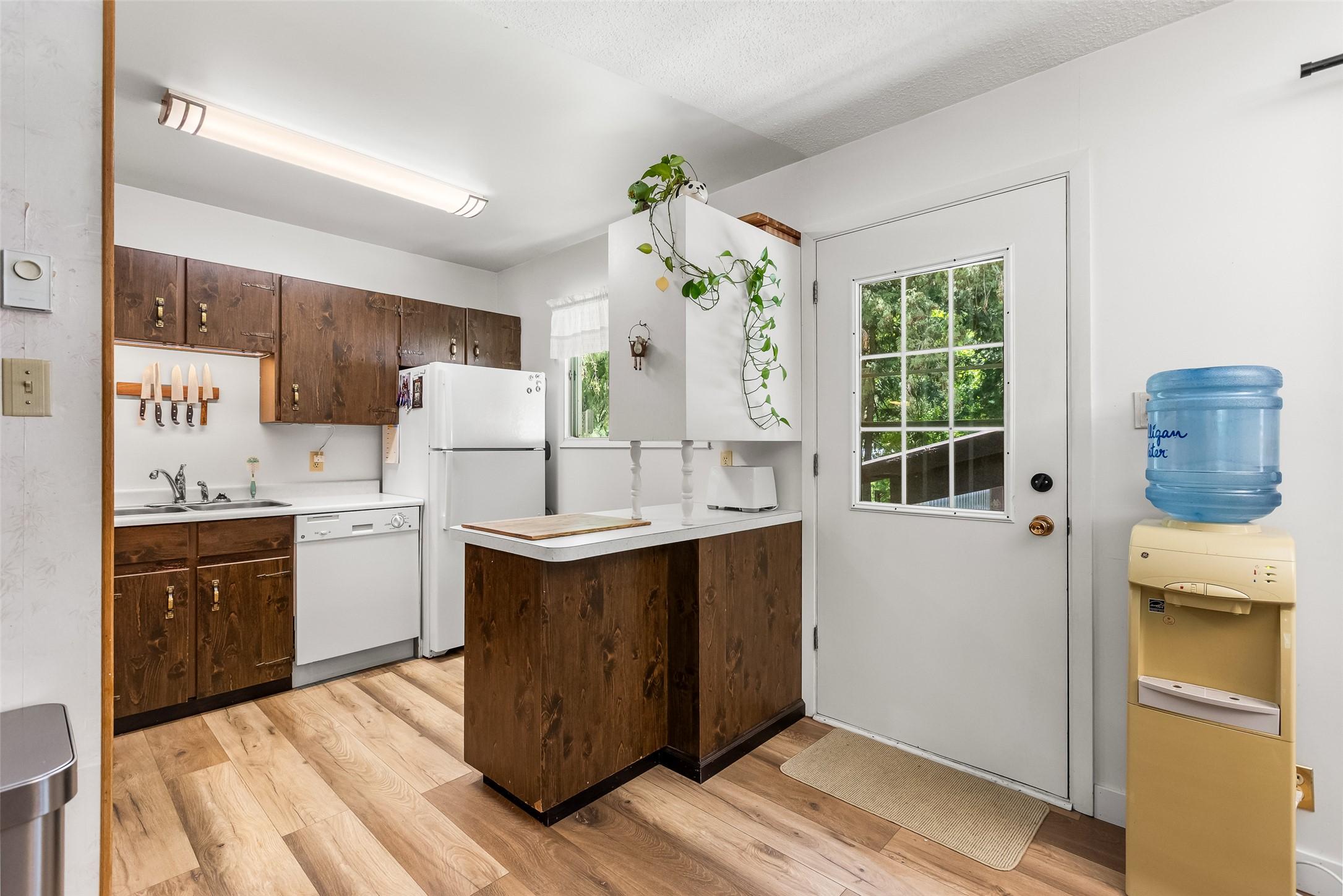 3988 Samuelson Road, Canyon, BC - Indoor Photo Showing Kitchen With Double Sink