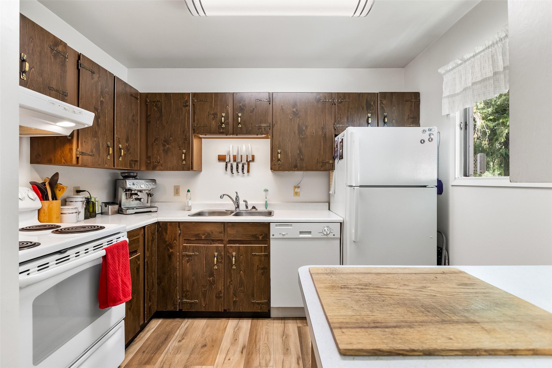 3988 Samuelson Road, Canyon, BC - Indoor Photo Showing Kitchen With Double Sink