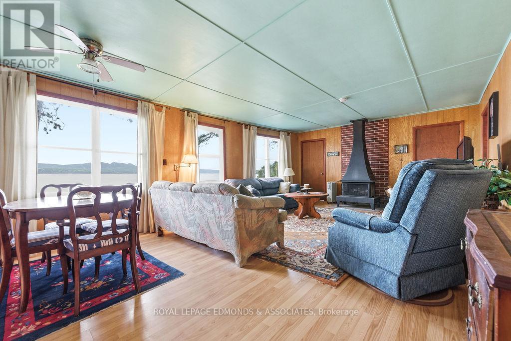 544 Rocky Point Lane, Deep River, ON - Indoor Photo Showing Living Room
