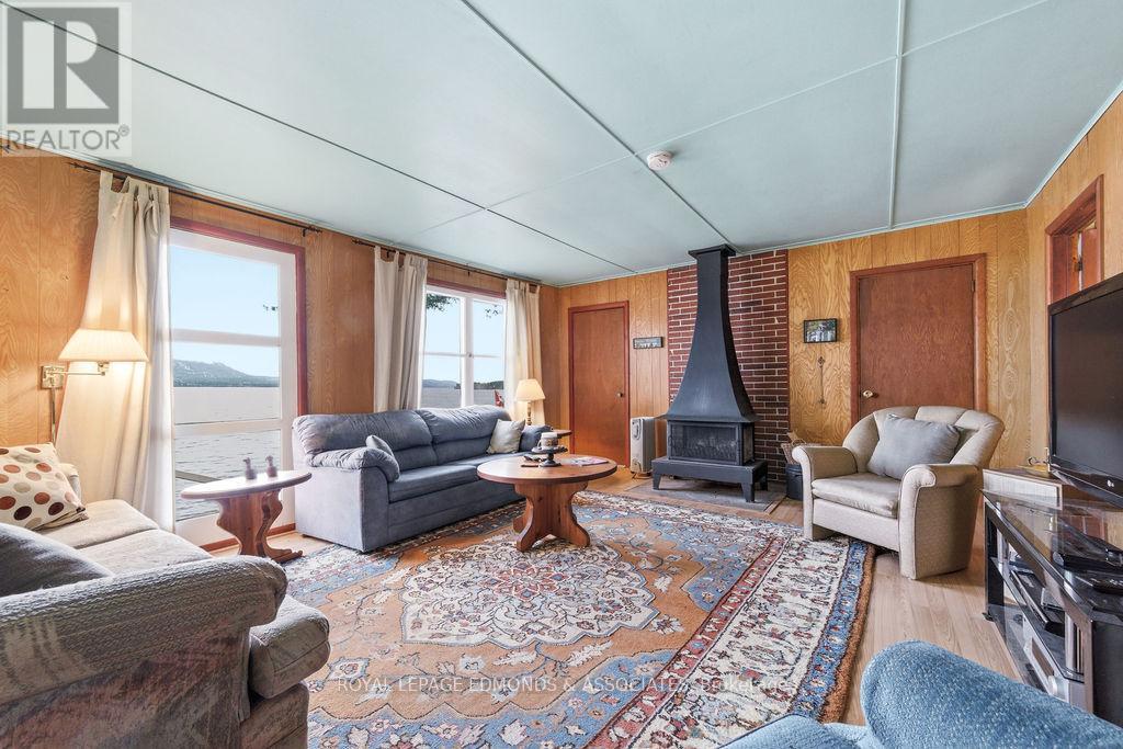 544 Rocky Point Lane, Deep River, ON - Indoor Photo Showing Living Room