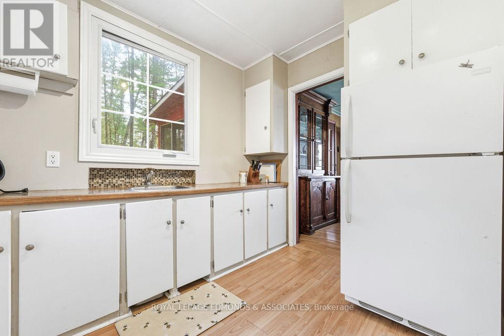 544 Rocky Point Lane, Deep River, ON - Indoor Photo Showing Kitchen