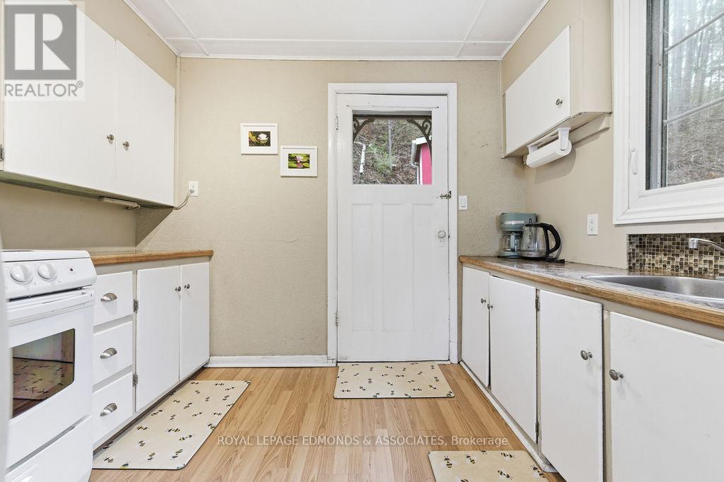 544 Rocky Point Lane, Deep River, ON - Indoor Photo Showing Kitchen