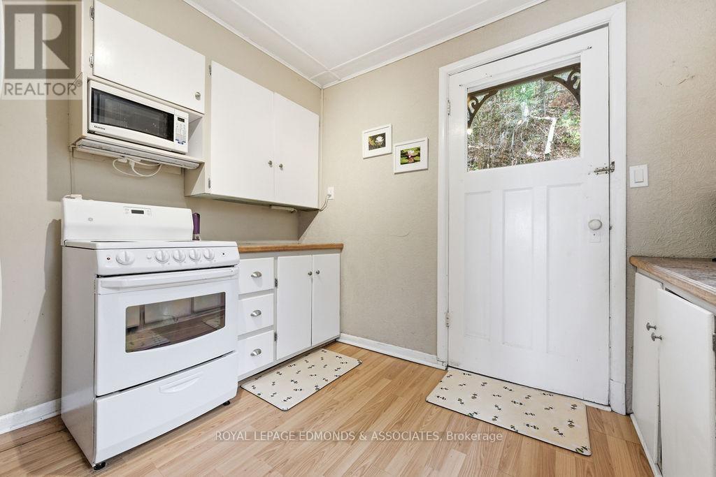 544 Rocky Point Lane, Deep River, ON - Indoor Photo Showing Kitchen