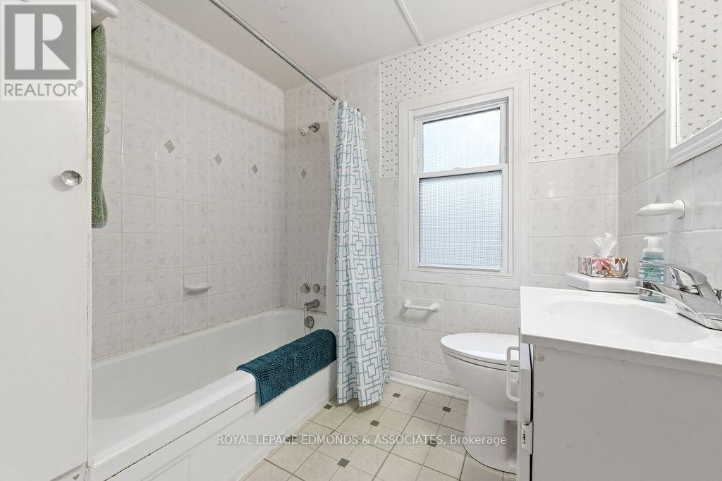 544 Rocky Point Lane, Deep River, ON - Indoor Photo Showing Bathroom
