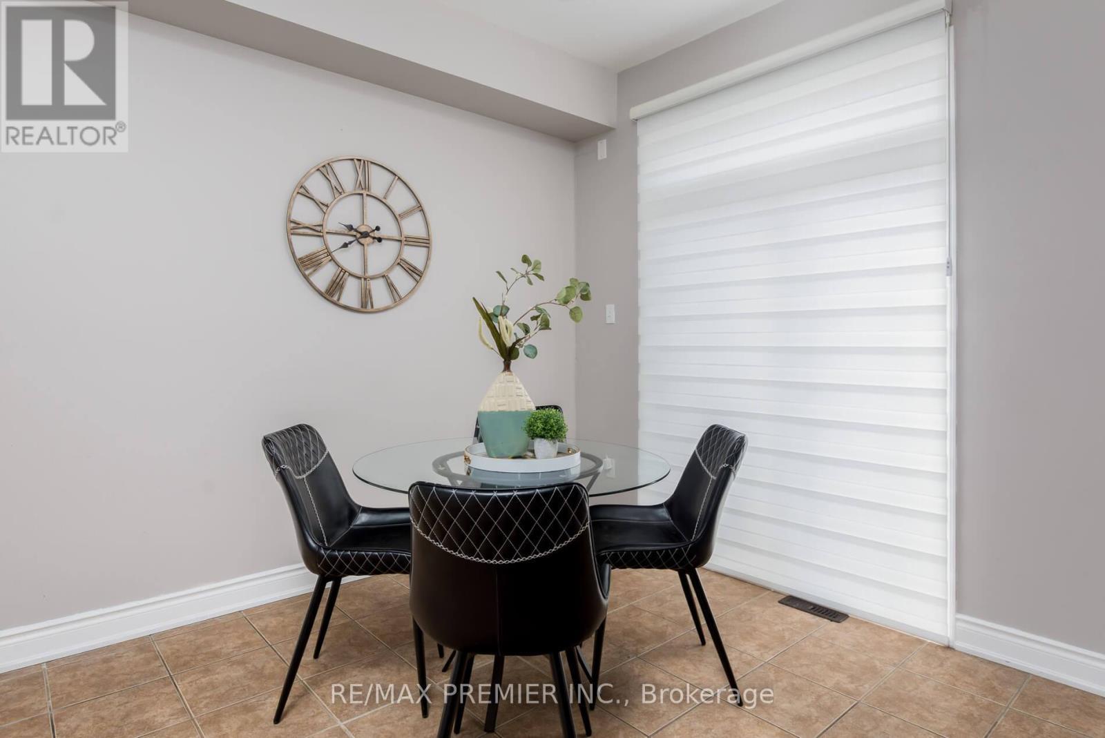 140 Dolce Crescent, Vaughan, ON - Indoor Photo Showing Dining Room