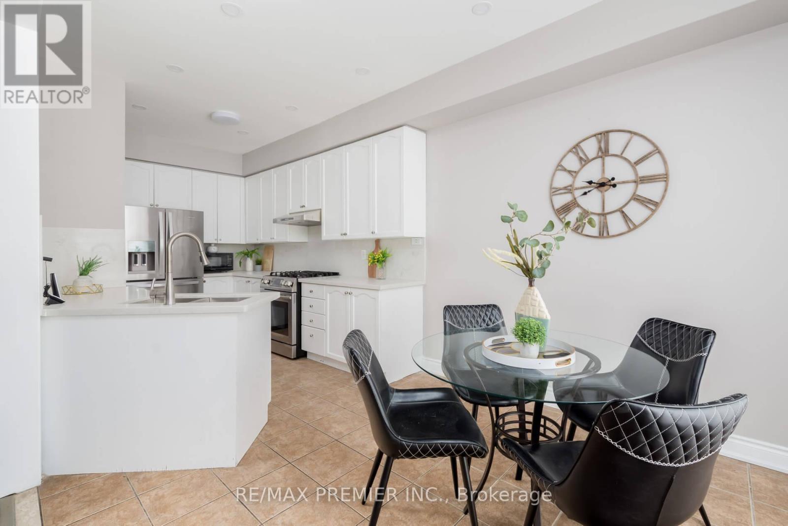 140 Dolce Crescent, Vaughan, ON - Indoor Photo Showing Dining Room