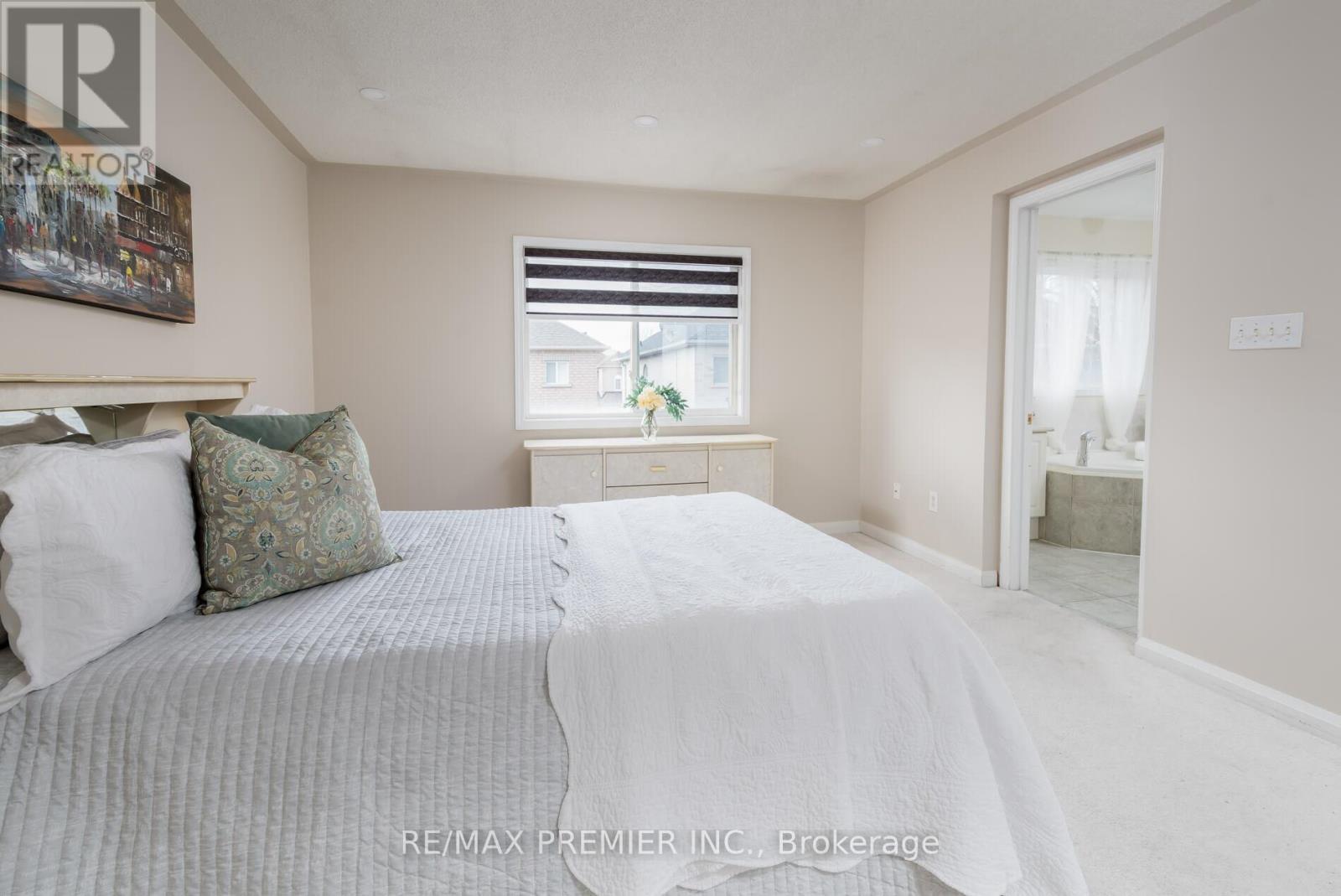 140 Dolce Crescent, Vaughan, ON - Indoor Photo Showing Bedroom