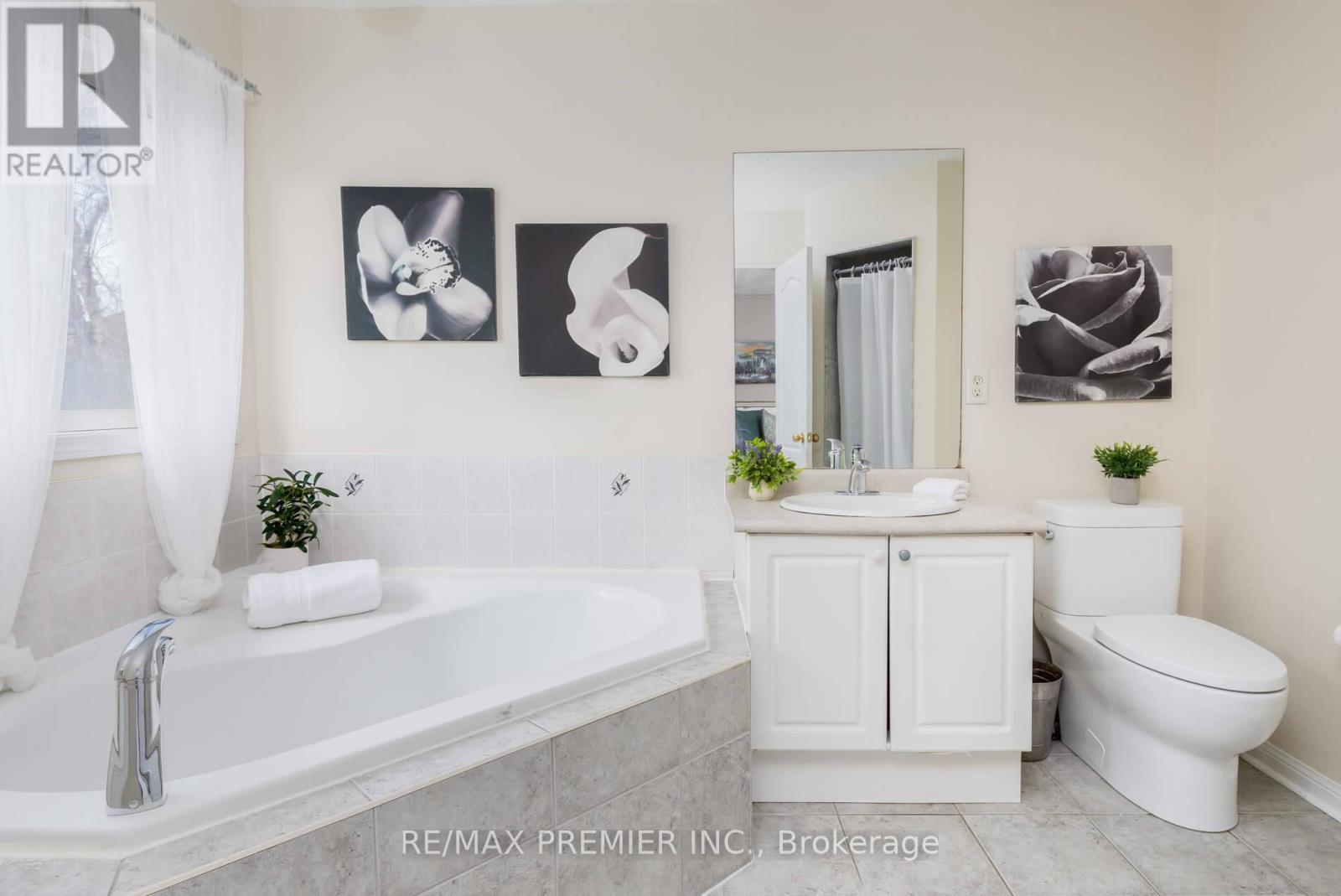 140 Dolce Crescent, Vaughan, ON - Indoor Photo Showing Bathroom