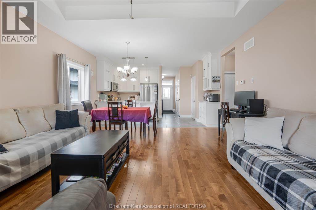 524 Eventide Place, Chatham, ON - Indoor Photo Showing Living Room