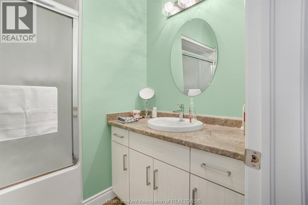 524 Eventide Place, Chatham, ON - Indoor Photo Showing Bathroom