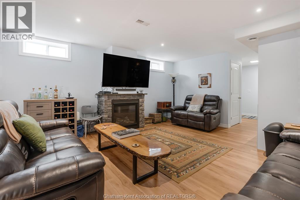 524 Eventide Place, Chatham, ON - Indoor Photo Showing Living Room With Fireplace