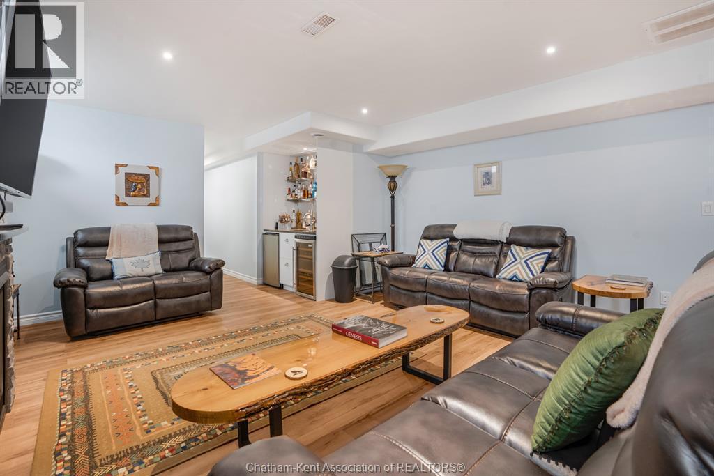 524 Eventide Place, Chatham, ON - Indoor Photo Showing Living Room