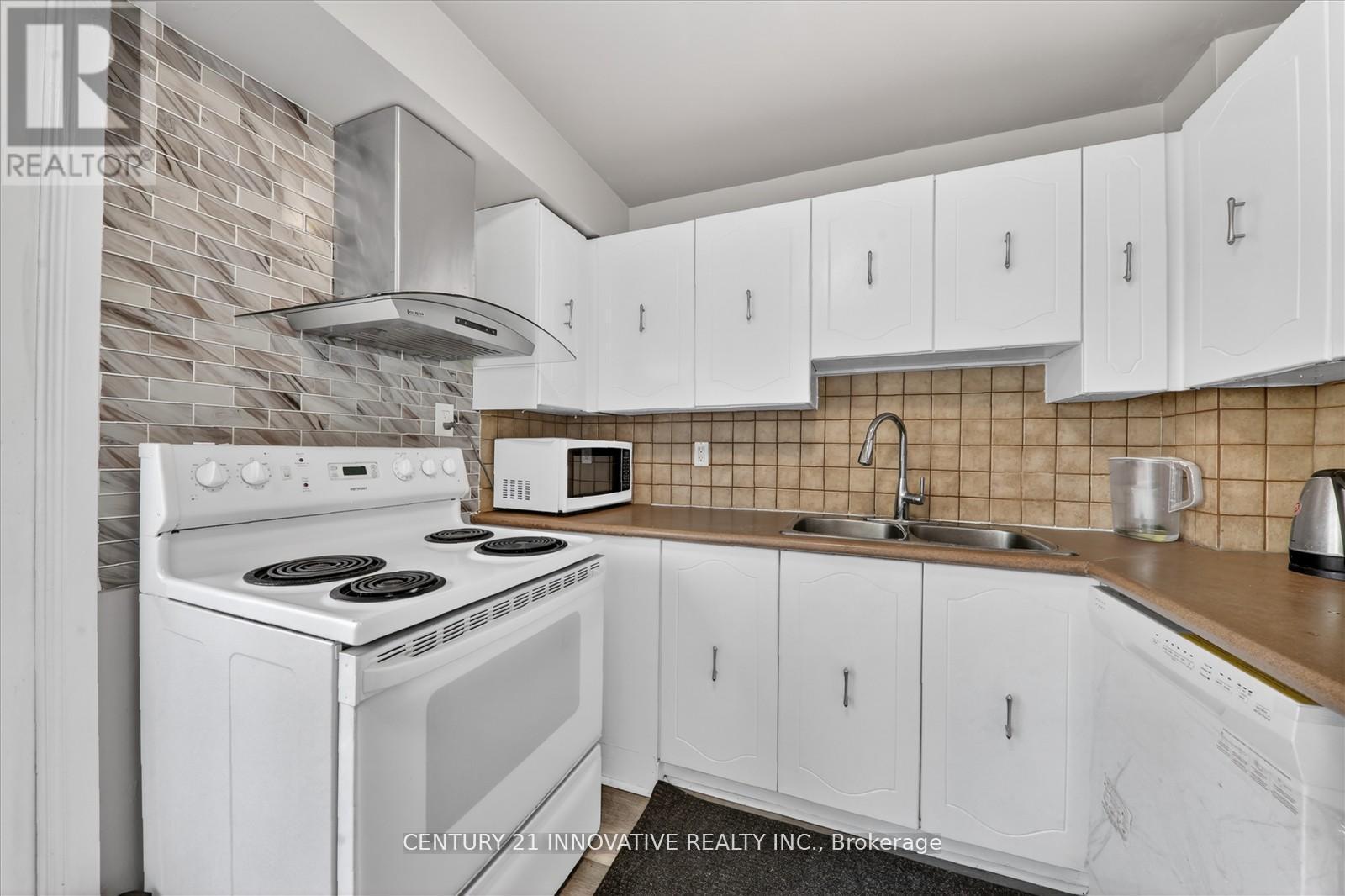 23 Northgate Boulevard, Brampton, ON - Indoor Photo Showing Kitchen With Double Sink