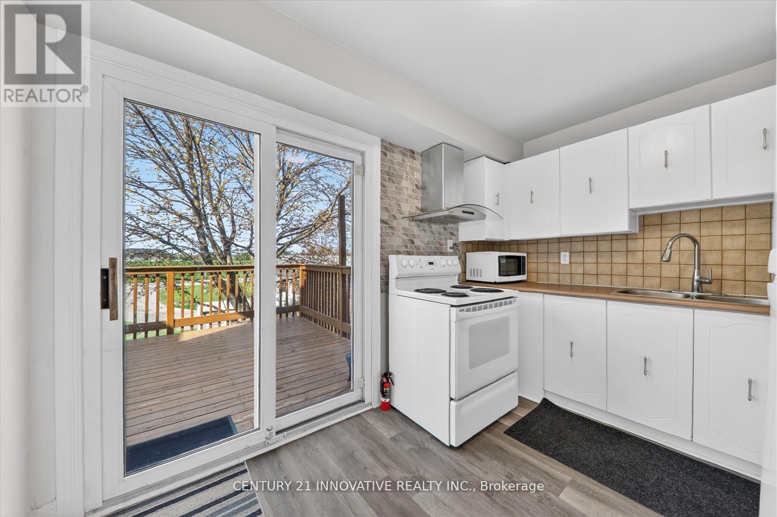 23 Northgate Boulevard, Brampton, ON - Indoor Photo Showing Kitchen With Double Sink