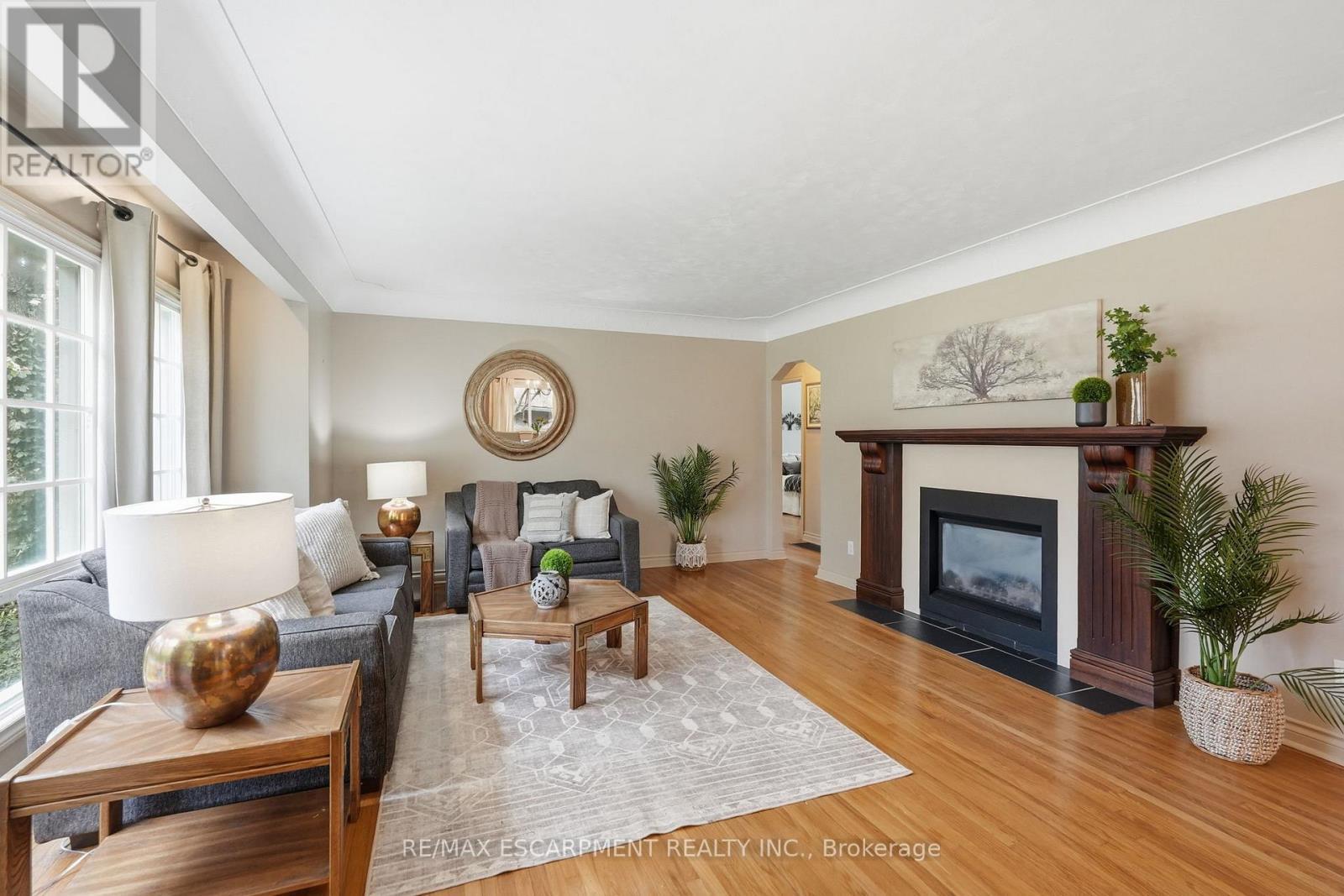 21 Brian Boulevard, Hamilton, ON - Indoor Photo Showing Living Room With Fireplace