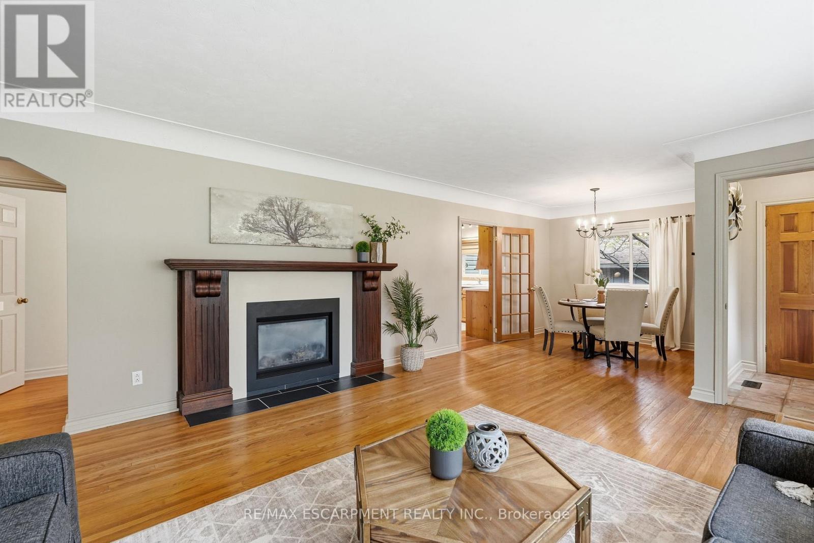 21 Brian Boulevard, Hamilton, ON - Indoor Photo Showing Living Room With Fireplace