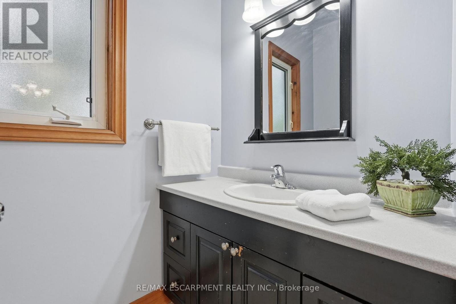 21 Brian Boulevard, Hamilton, ON - Indoor Photo Showing Bathroom