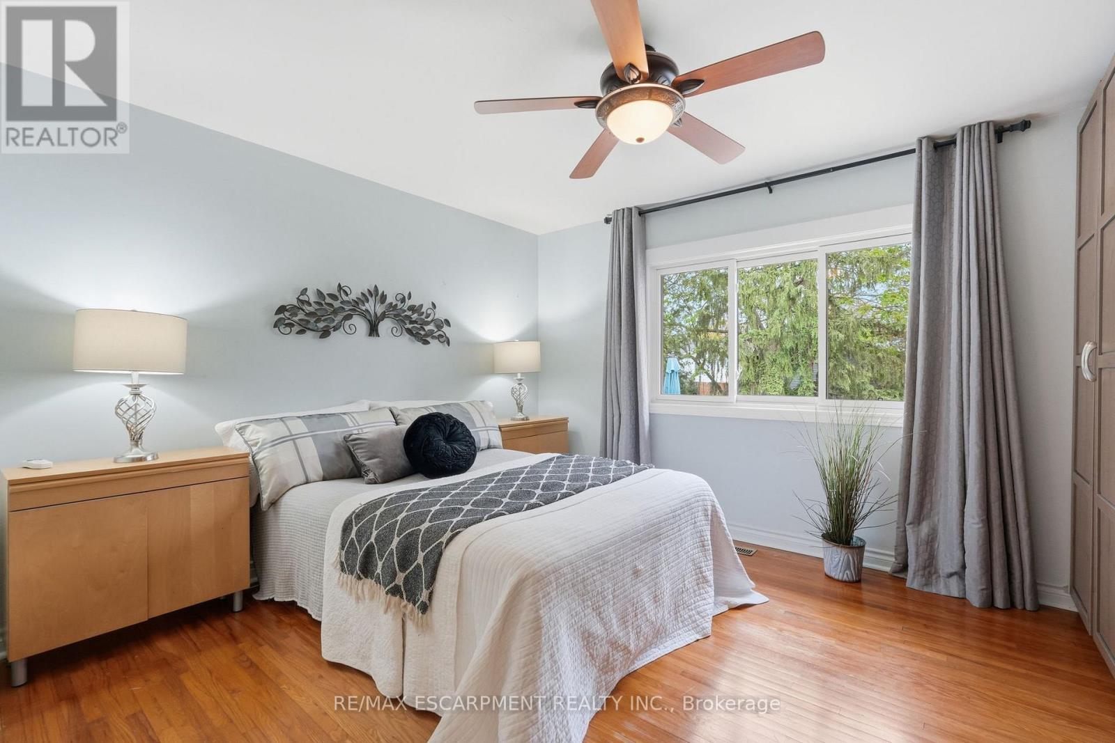 21 Brian Boulevard, Hamilton, ON - Indoor Photo Showing Bedroom