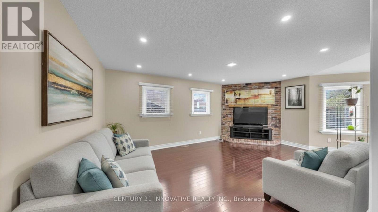 42 Kevi Crescent, Richmond Hill, ON - Indoor Photo Showing Living Room