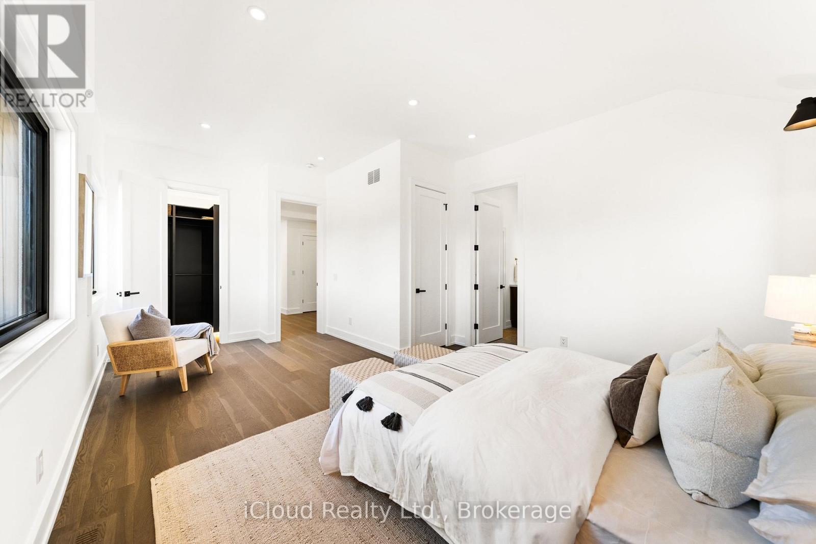 1140 Ogden Avenue, Mississauga, ON - Indoor Photo Showing Bedroom