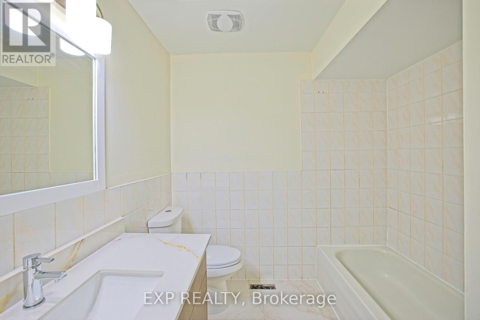 Upper - 4 Fallway Road, Brampton, ON - Indoor Photo Showing Bathroom