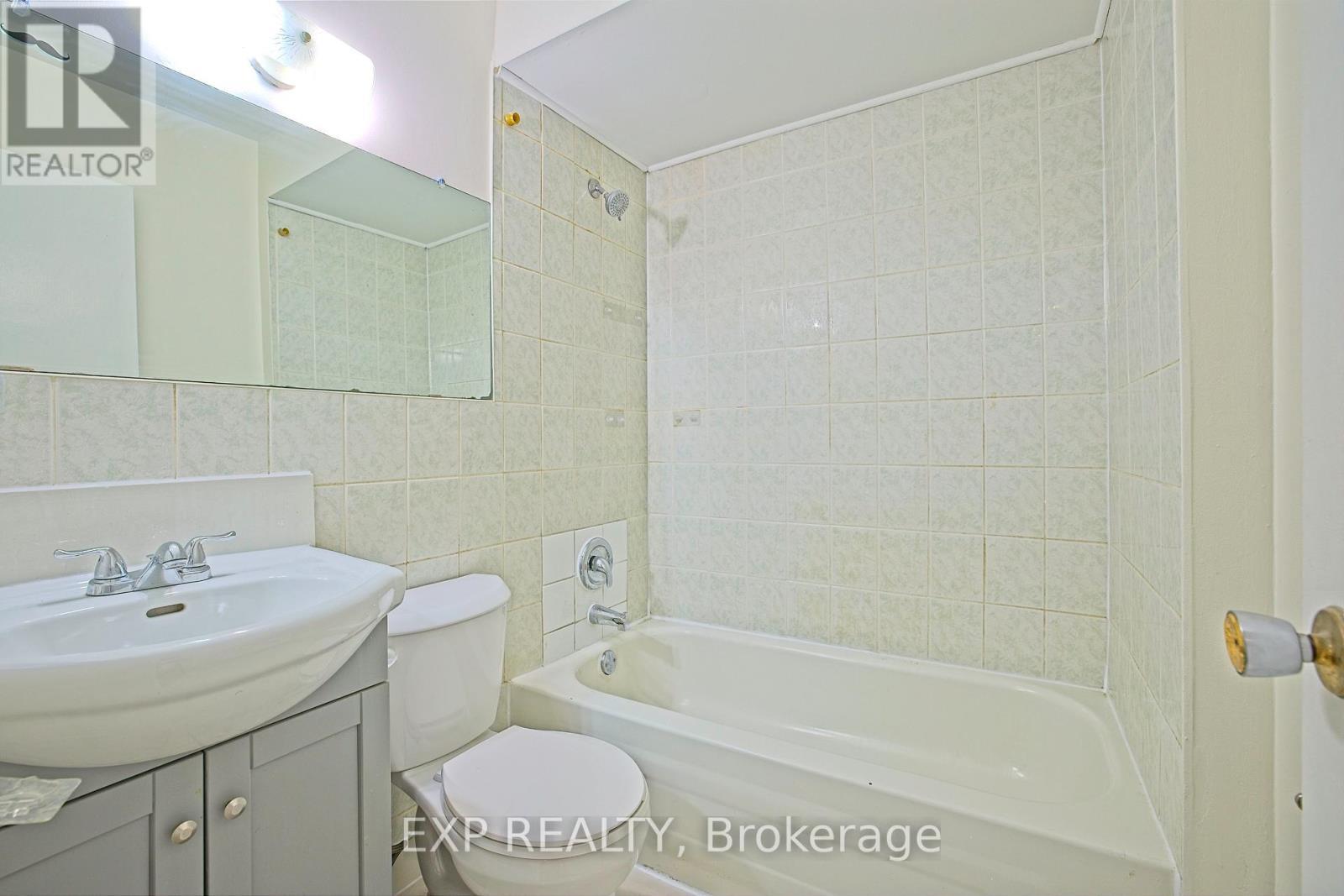 Upper - 4 Fallway Road, Brampton, ON - Indoor Photo Showing Bathroom