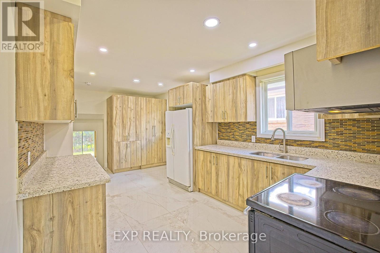 Upper - 4 Fallway Road, Brampton, ON - Indoor Photo Showing Kitchen With Double Sink