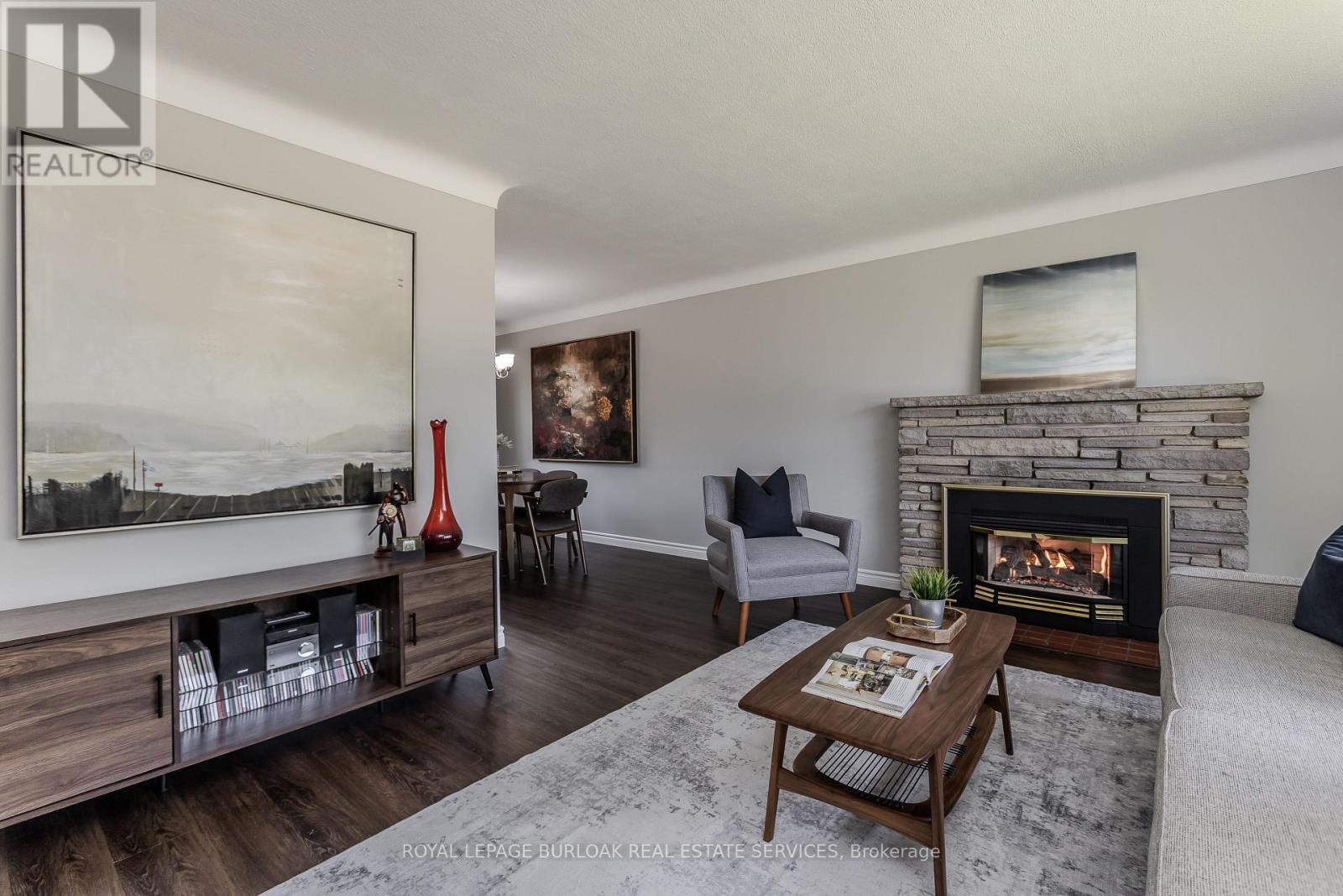 2 Glenbarr Road, St. Catharines, ON - Indoor Photo Showing Living Room With Fireplace