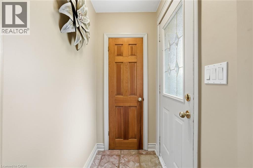 21 Brian Boulevard, Waterdown, ON - Indoor Photo Showing Other Room