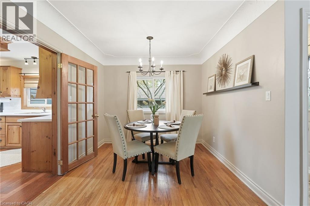 21 Brian Boulevard, Waterdown, ON - Indoor Photo Showing Dining Room