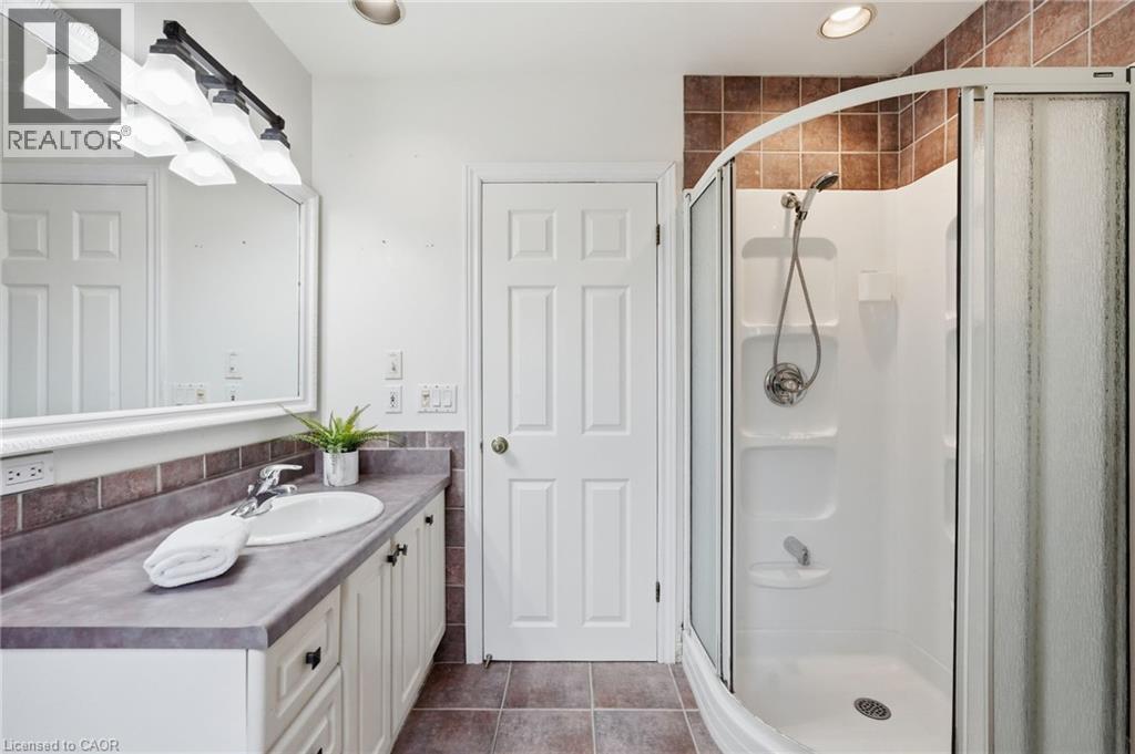 21 Brian Boulevard, Waterdown, ON - Indoor Photo Showing Bathroom