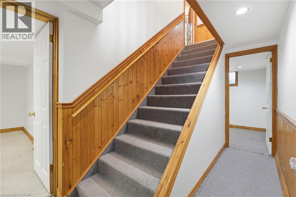 21 Brian Boulevard, Waterdown, ON - Indoor Photo Showing Other Room