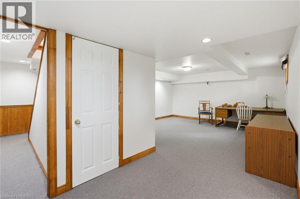 21 Brian Boulevard, Waterdown, ON - Indoor Photo Showing Other Room