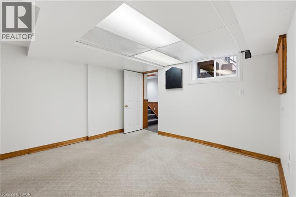 21 Brian Boulevard, Waterdown, ON - Indoor Photo Showing Other Room