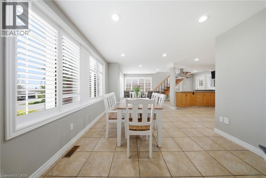 383 North Shore Boulevard W, Burlington, ON - Indoor Photo Showing Other Room