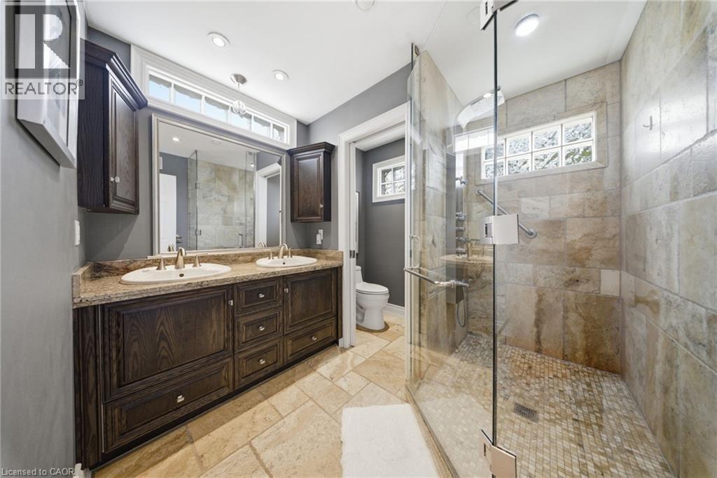 383 North Shore Boulevard W, Burlington, ON - Indoor Photo Showing Bathroom