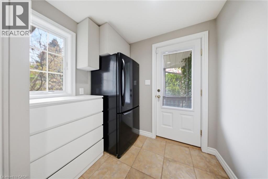 383 North Shore Boulevard W, Burlington, ON - Indoor