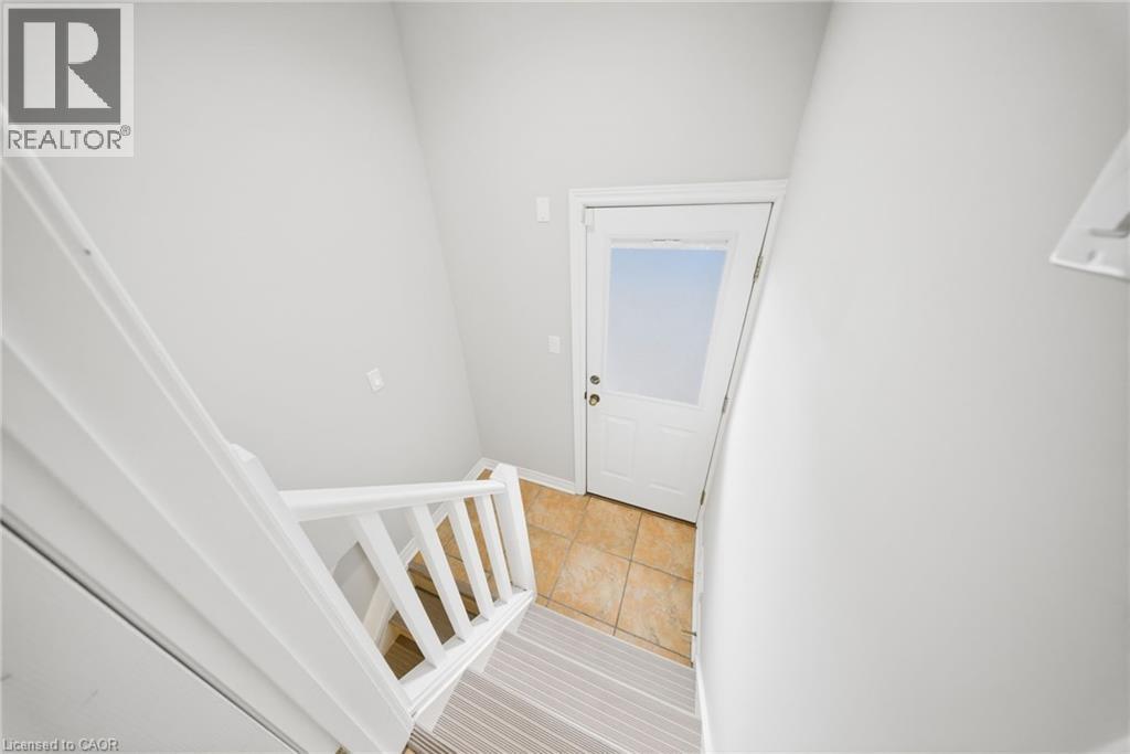 383 North Shore Boulevard W, Burlington, ON - Indoor Photo Showing Other Room