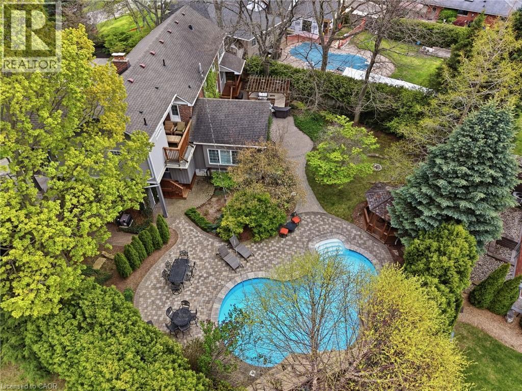 383 North Shore Boulevard W, Burlington, ON - Outdoor With In Ground Pool