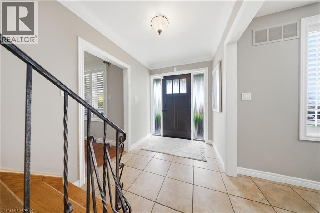 383 North Shore Boulevard W, Burlington, ON - Indoor Photo Showing Other Room