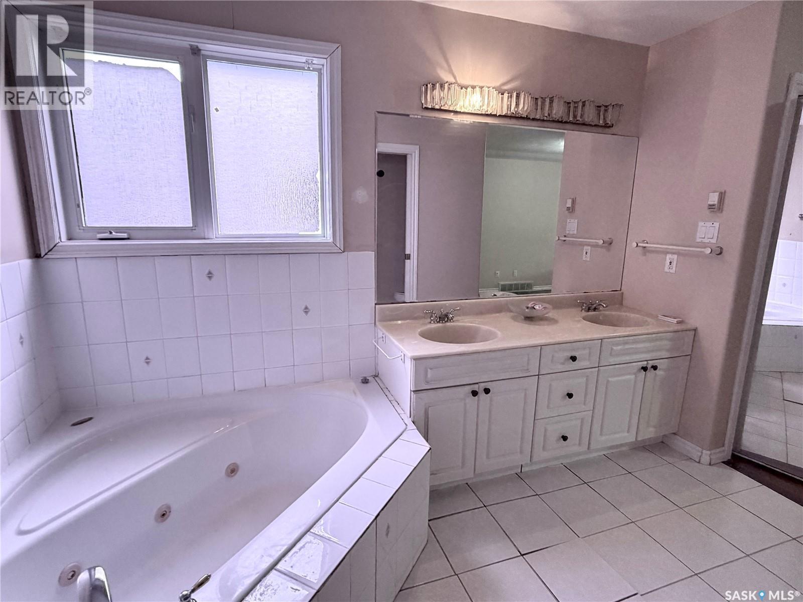 616 3Rd Street E, Spiritwood, SK - Indoor Photo Showing Bathroom