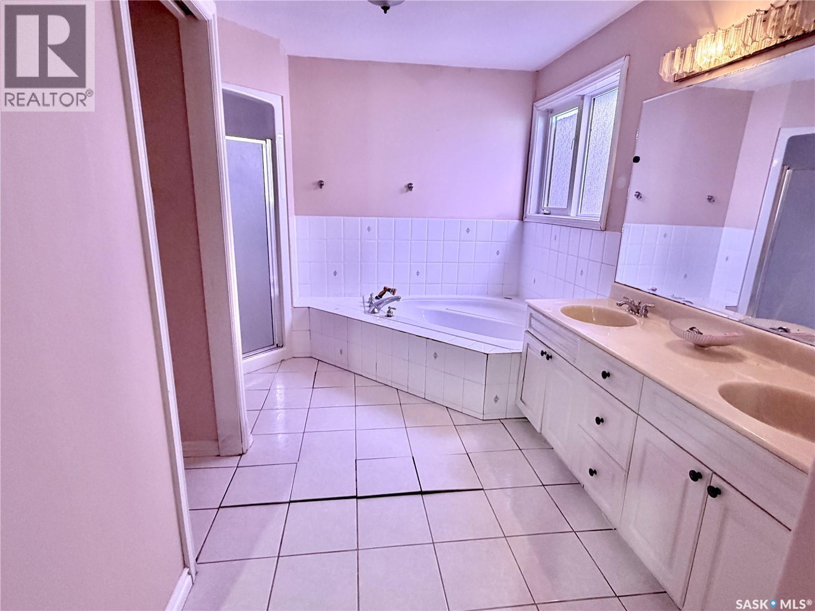 616 3Rd Street E, Spiritwood, SK - Indoor Photo Showing Bathroom