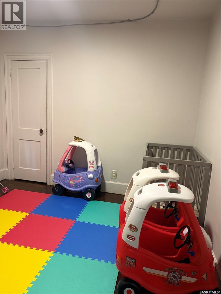 718 8Th Street E, Saskatoon, SK - Indoor