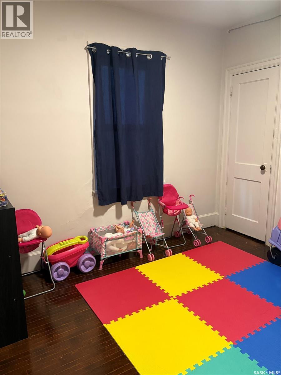 718 8Th Street E, Saskatoon, SK - Indoor