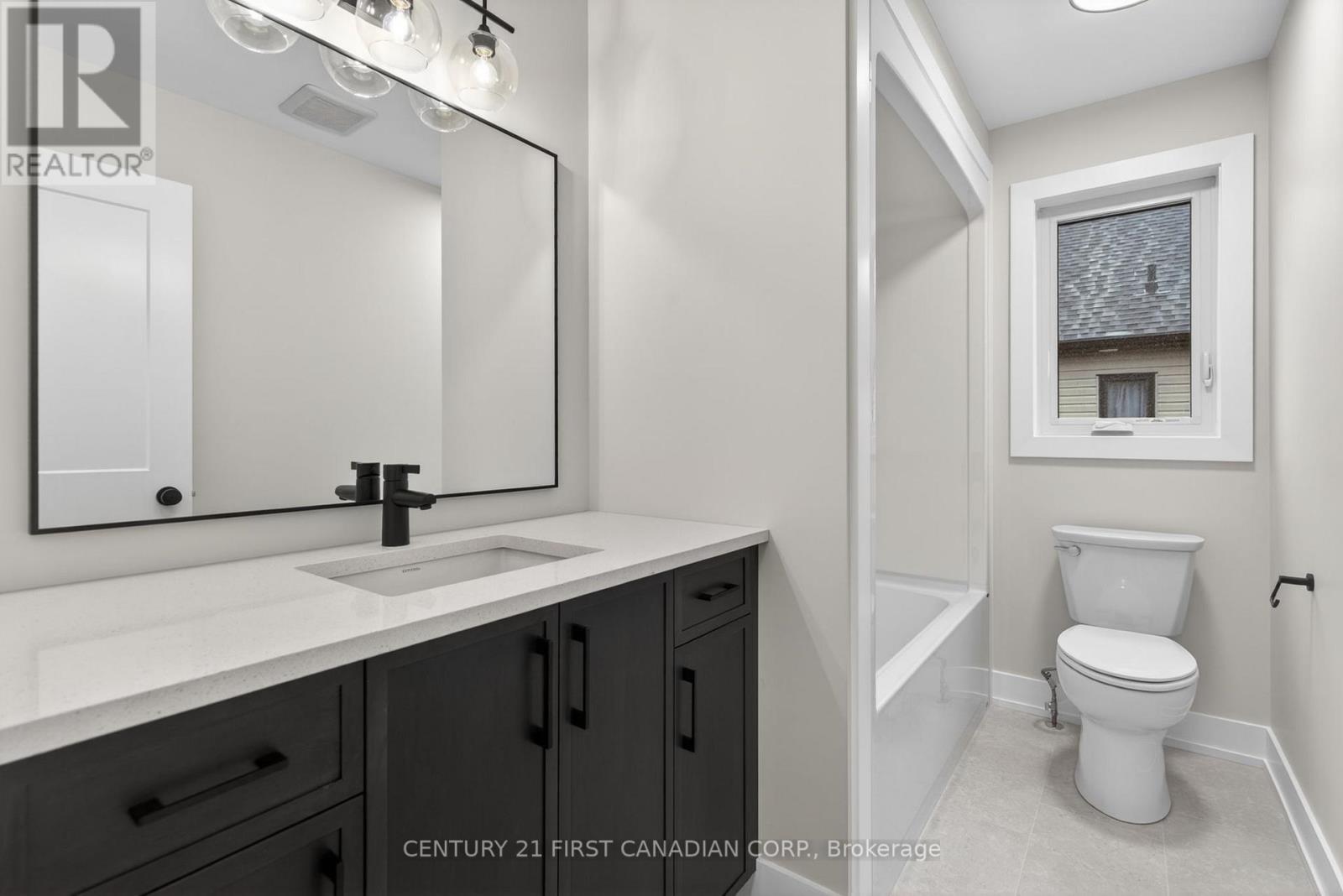 34 Postma Crescent, North Middlesex (Ailsa Craig), ON - Indoor Photo Showing Bathroom