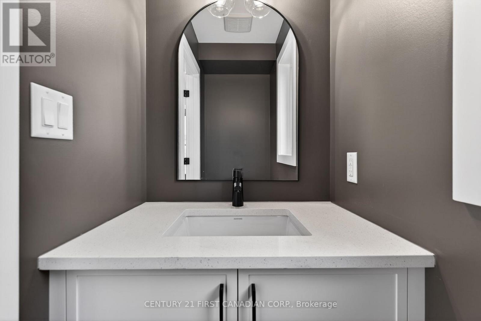 34 Postma Crescent, North Middlesex (Ailsa Craig), ON - Indoor Photo Showing Other Room