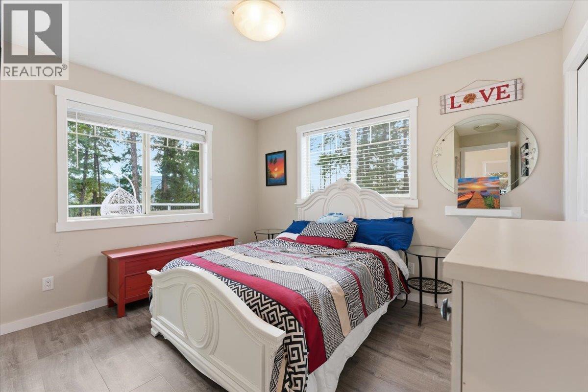 309 Killarney Way, Vernon, BC - Indoor Photo Showing Bedroom
