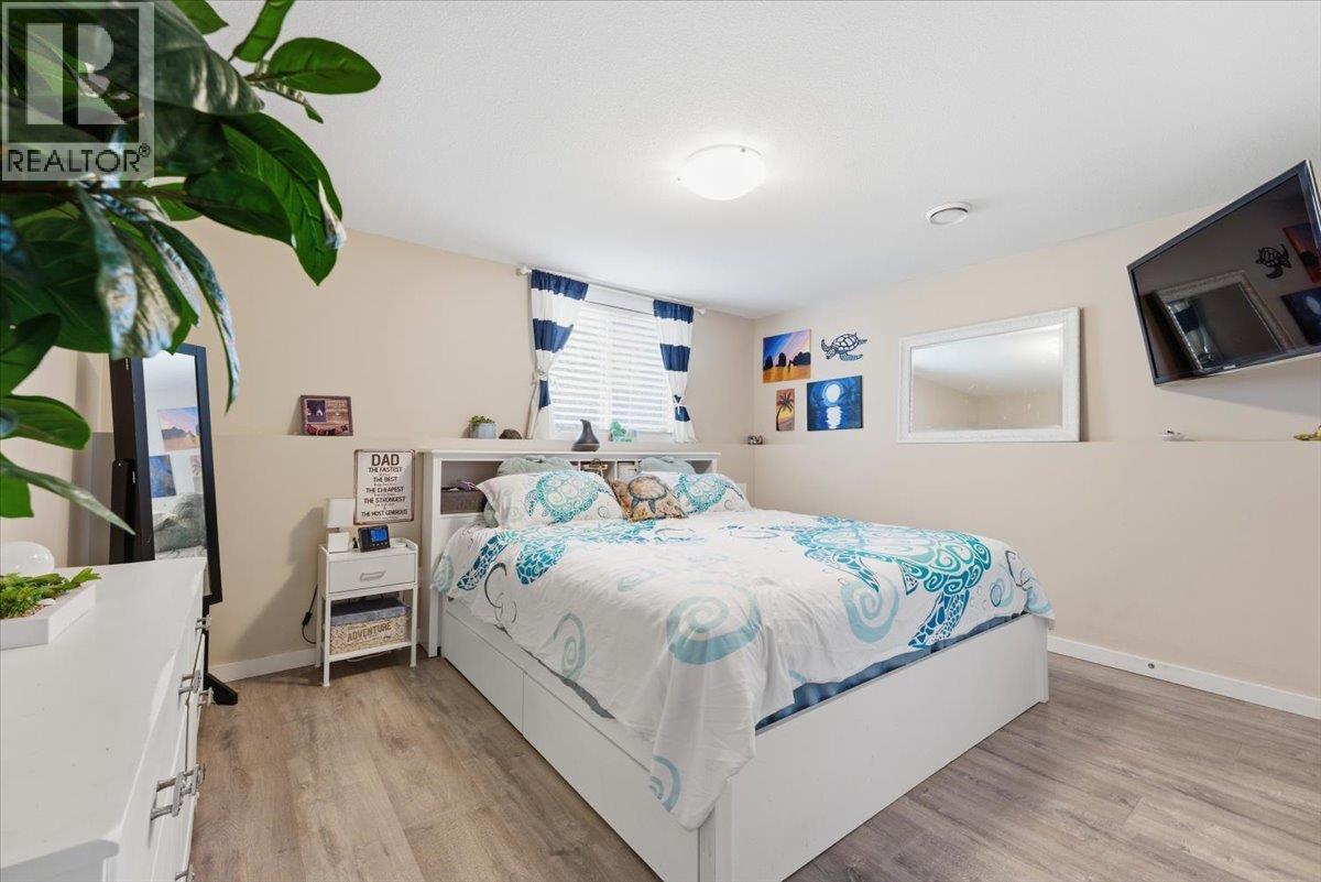 309 Killarney Way, Vernon, BC - Indoor Photo Showing Bedroom
