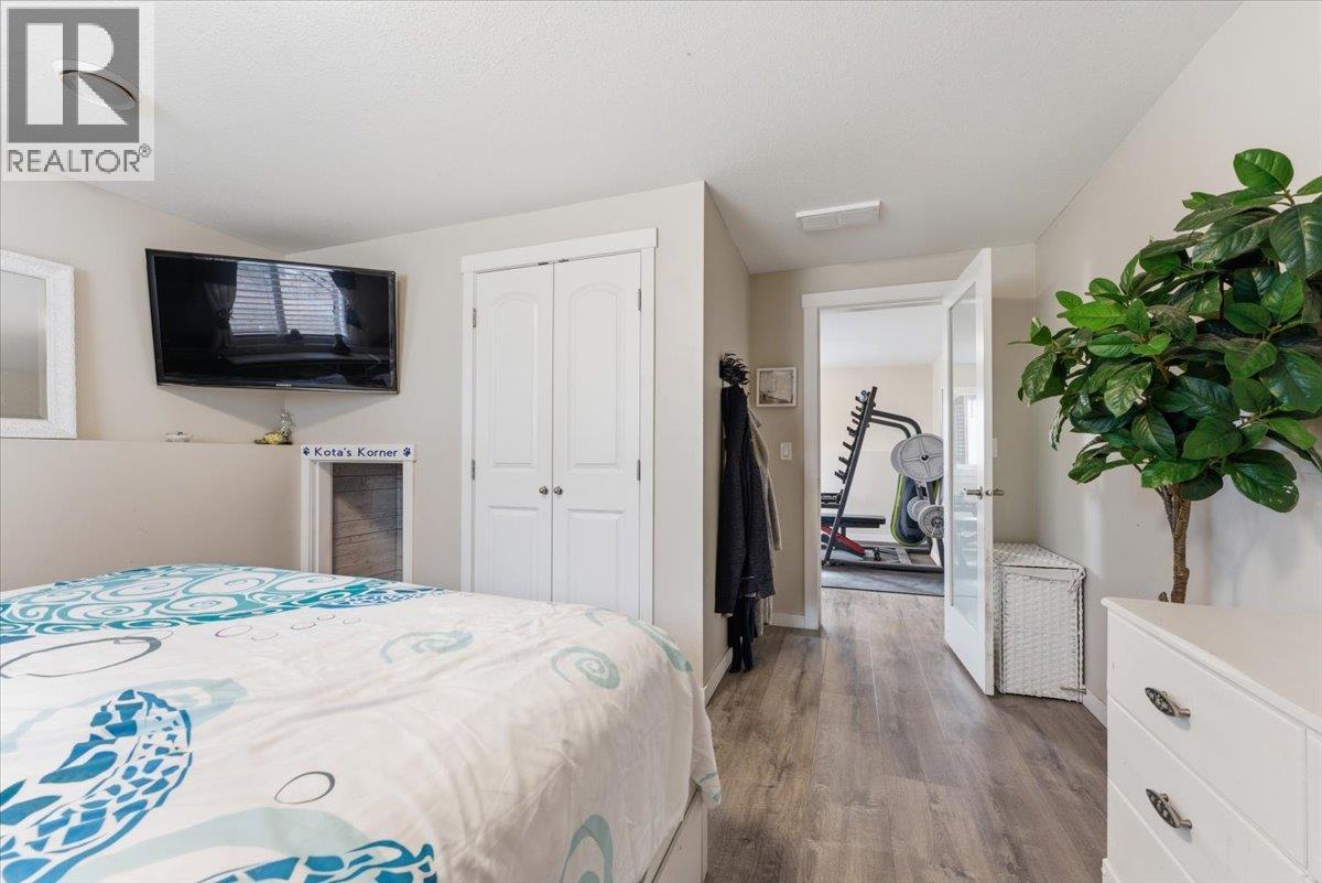 309 Killarney Way, Vernon, BC - Indoor Photo Showing Bedroom